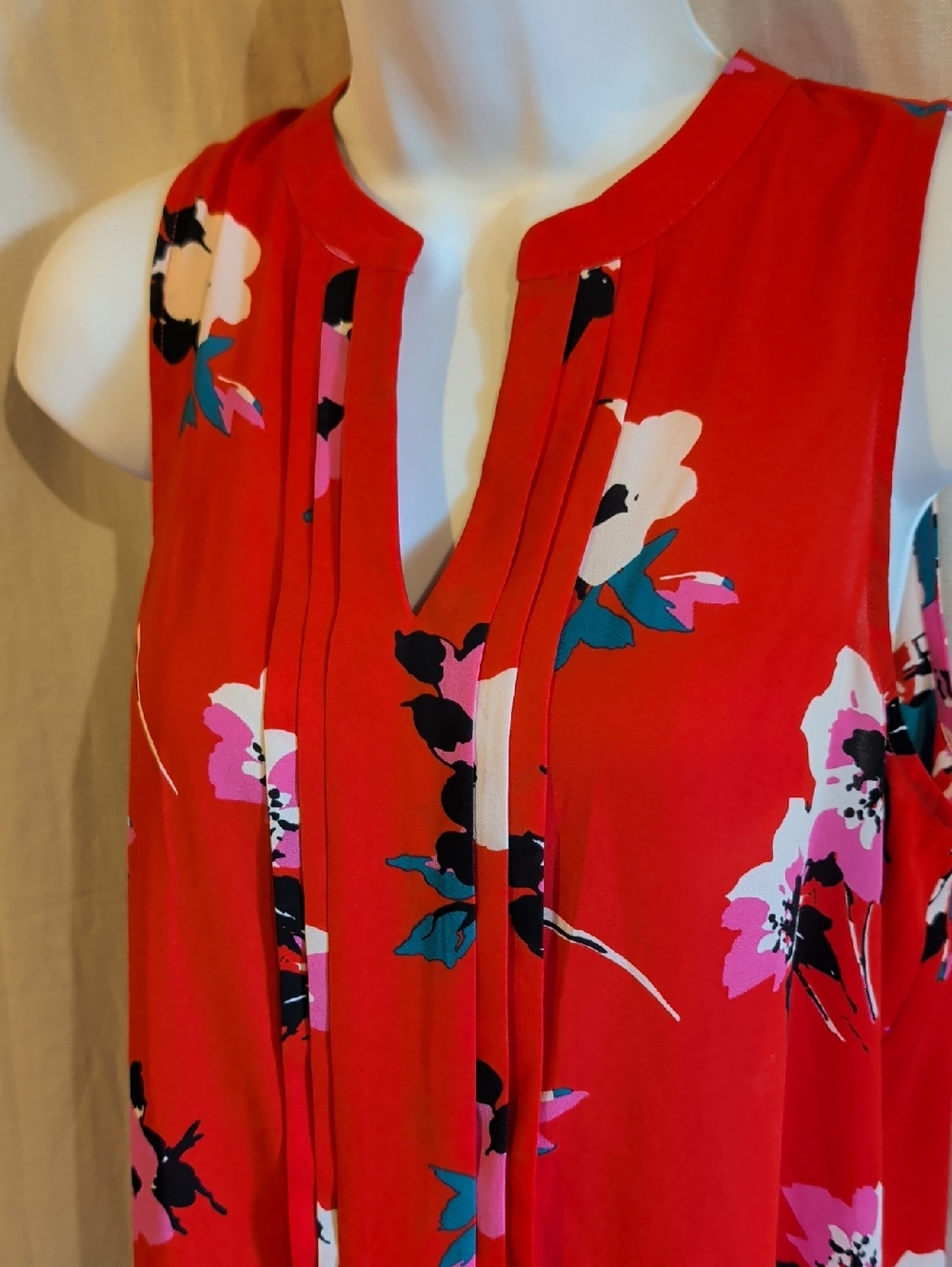 41 Hawthorne Red Floral Sleeveless Blouse with Pintuck Front Size Small